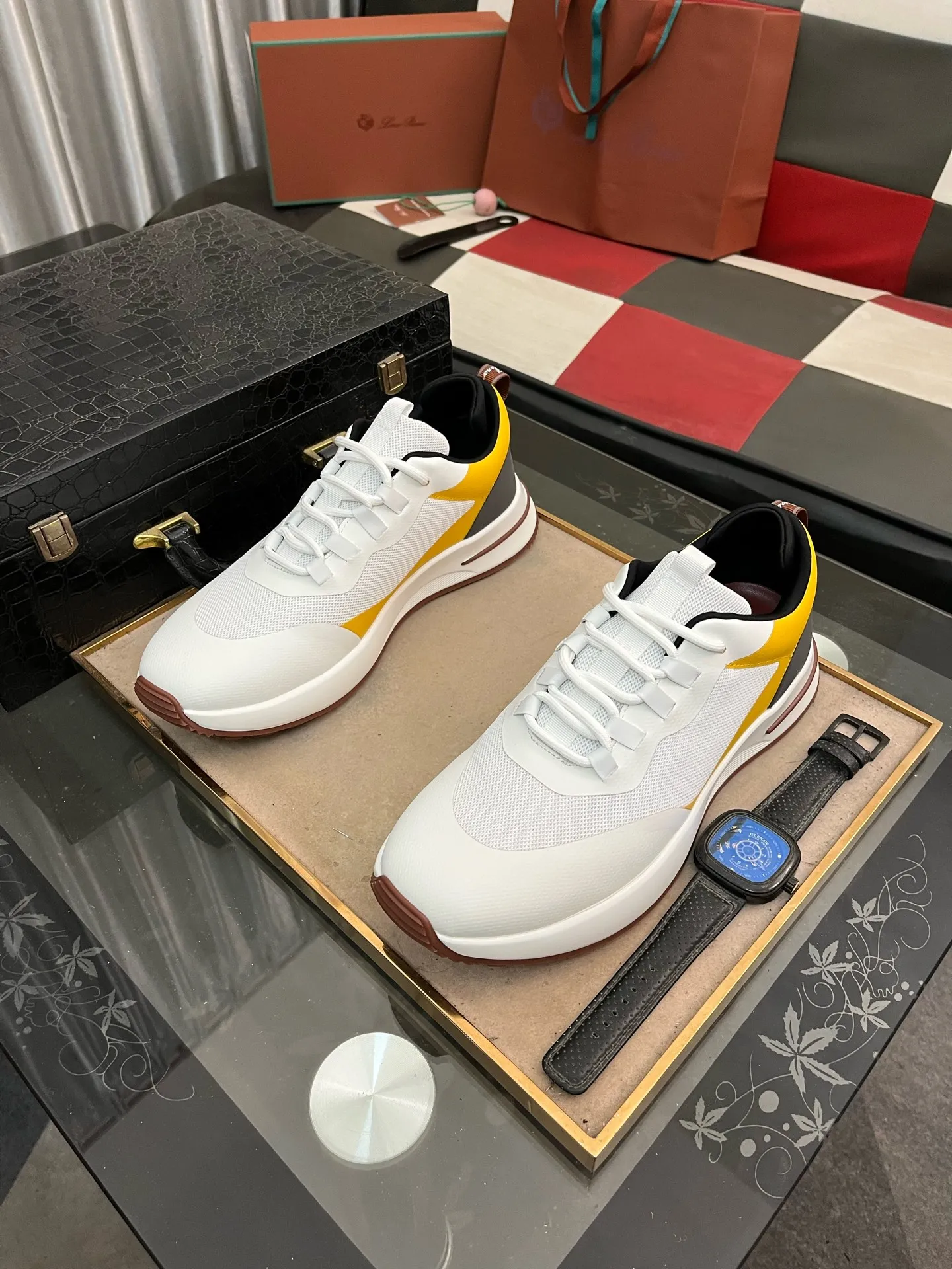 Men's men's shoes💰560⌚️⌚️LoroPiana/Noyo Piana WeekendWalk men's new thick-soled sports shoes, LP lace-up casual shoes that are as comfortable as clouds! The upper is made of cowhide leather, highlighting the sporty style. The lightweight sole adds a touch of modernity to the shoe. Counter original box packaging with dust bag!  Size: 38-449️⃣Colors available